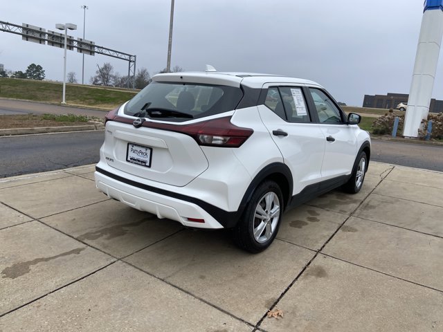 Used 2022 Nissan Kicks S image 10