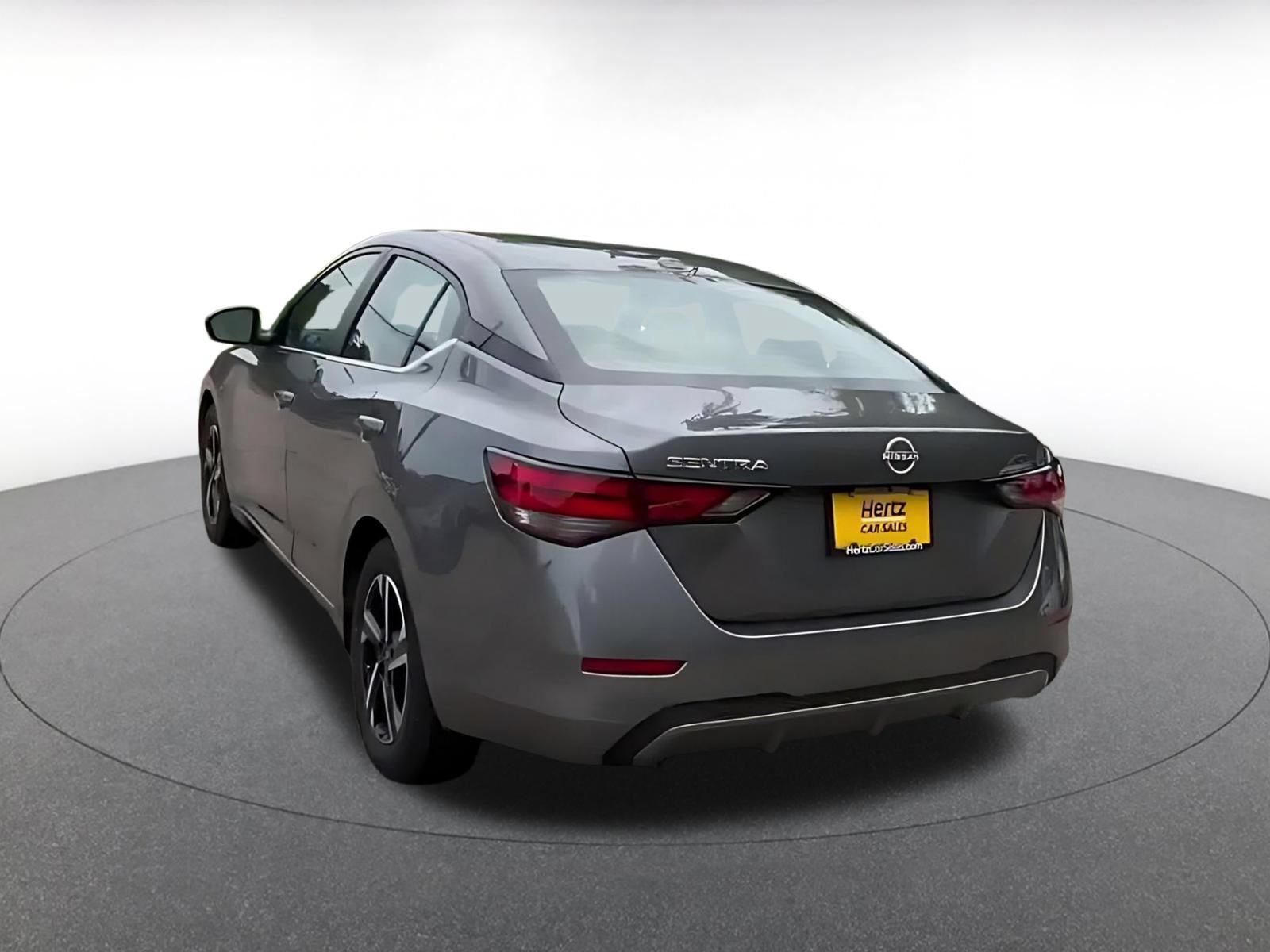 Used 2025 Nissan Sentra SV FWD image 10