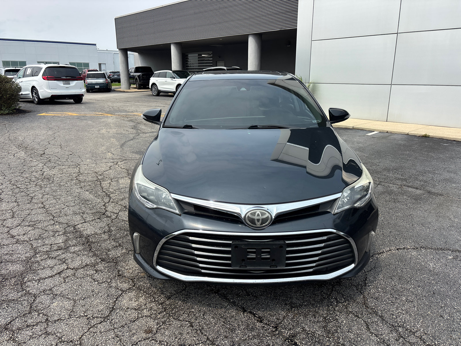 Used 2017 Toyota Avalon XLE Premium w/ Carpet Mat Package FWD image 2