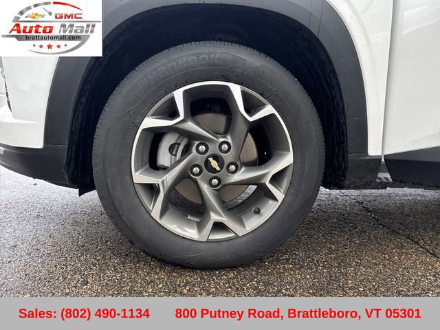 Used 2024 Chevrolet Trax LT w/ Sunroof Package FWD image 28