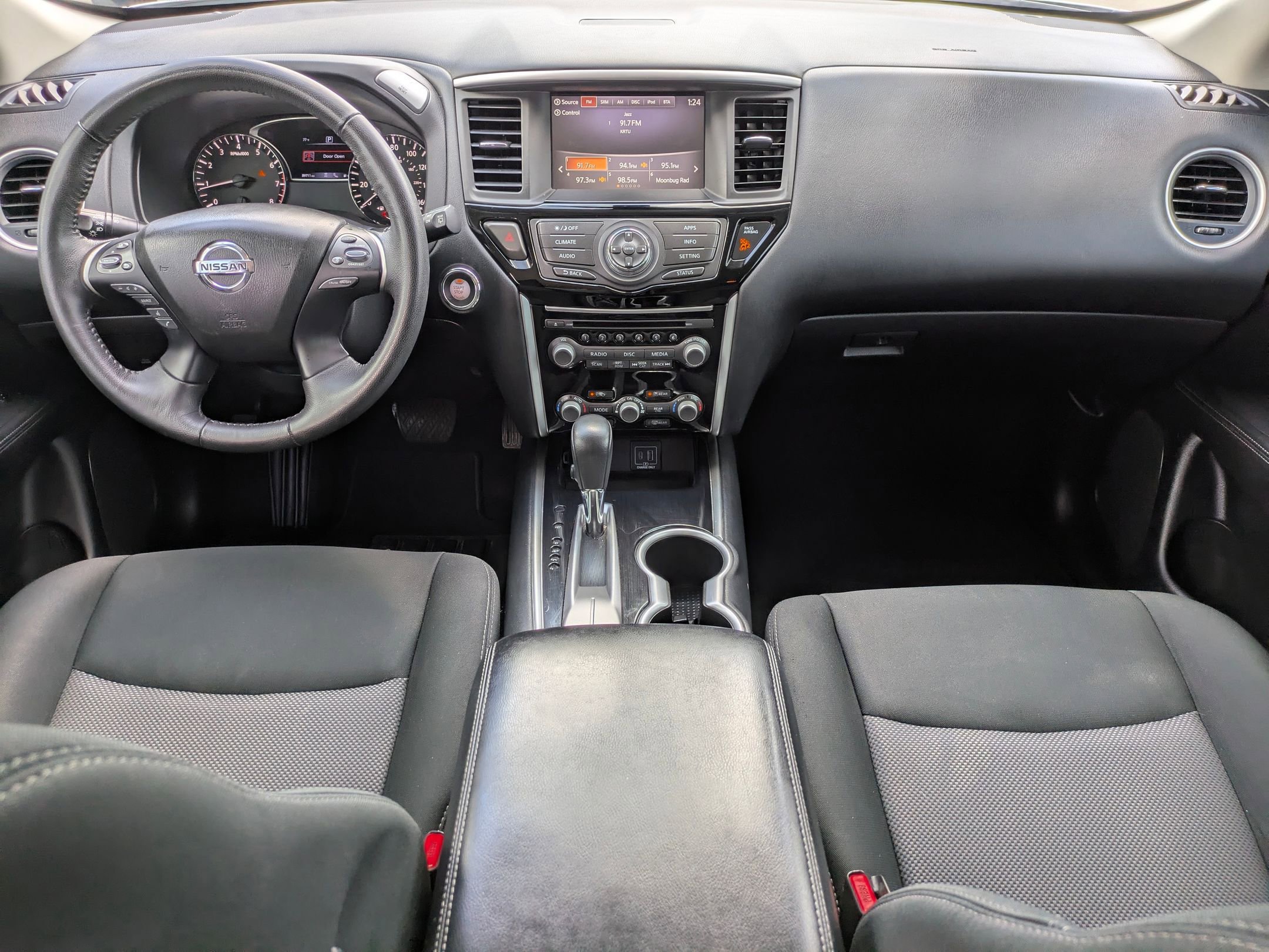 Used 2020 Nissan Pathfinder SV image 14