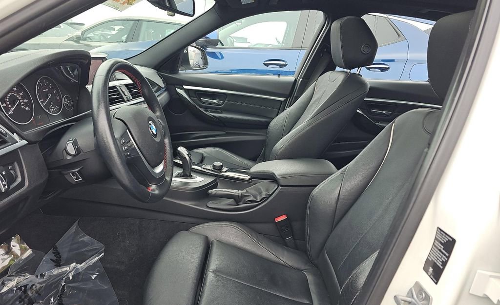 Used 2018 BMW 330i xDrive Sedan w/ Convenience Package image 14