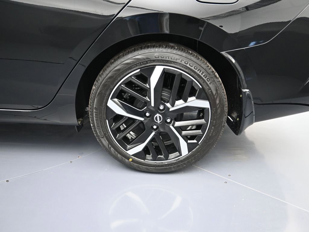 New 2025 Nissan Versa SR w/ Trunk Package FWD image 9