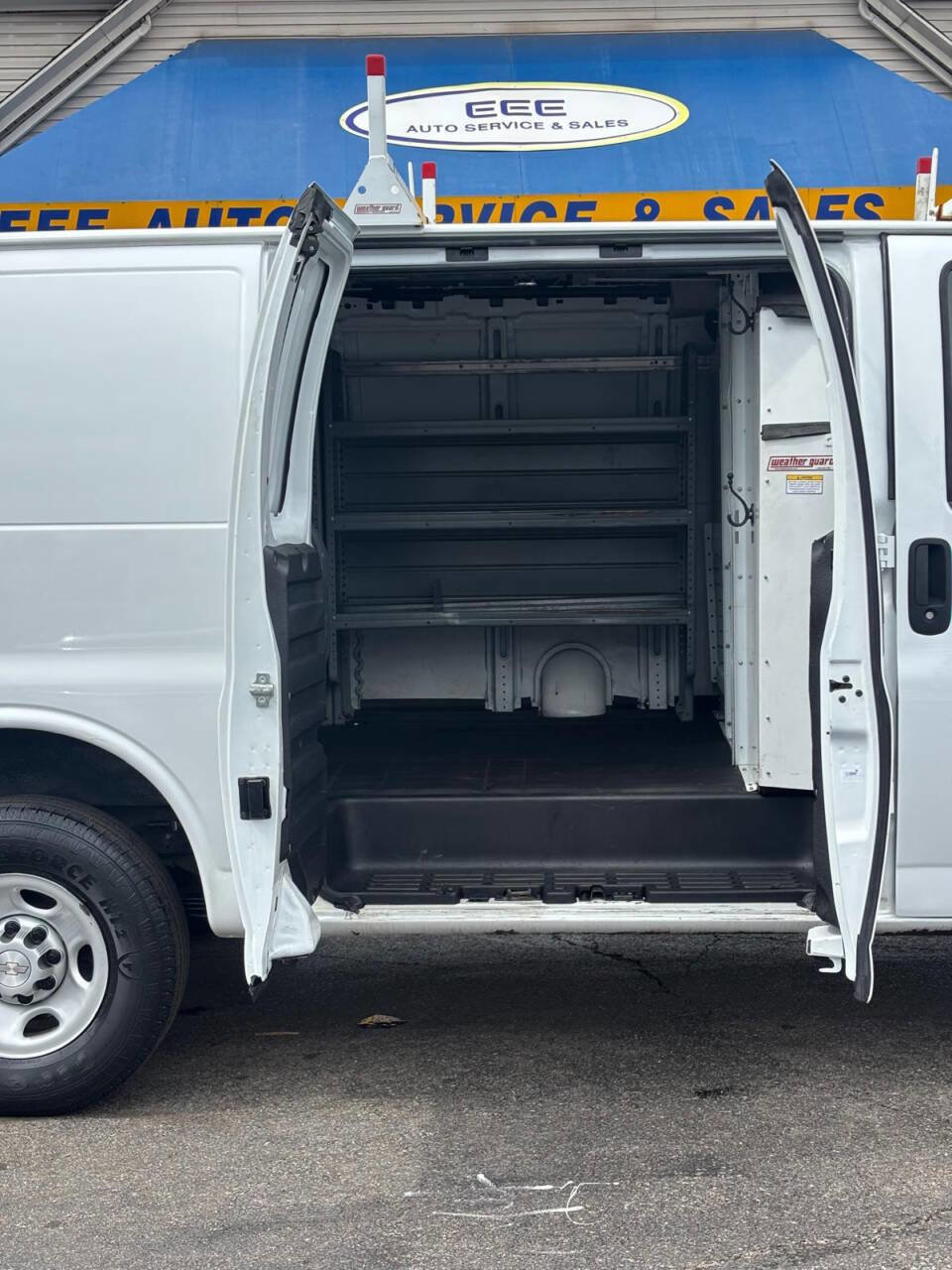 Used 2019 Chevrolet Express 2500 w/ Driver Convenience Package image 15