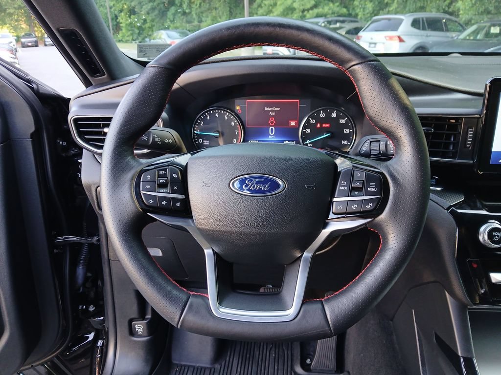 Used 2023 Ford Explorer ST-Line w/ Class IV Trailer Tow Package AWD/4WD image 15