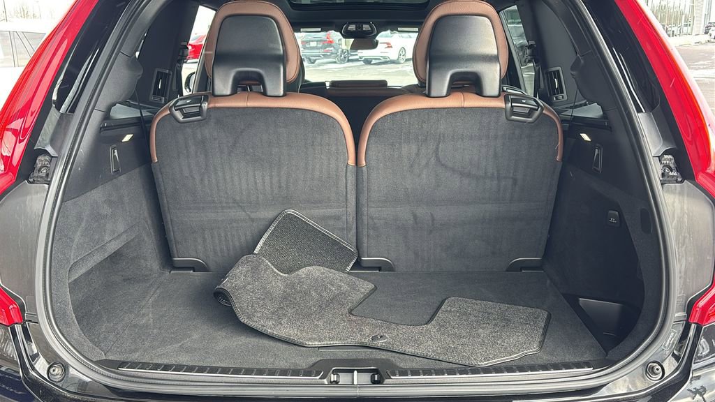Used 2024 Volvo XC90 B6 Plus image 32