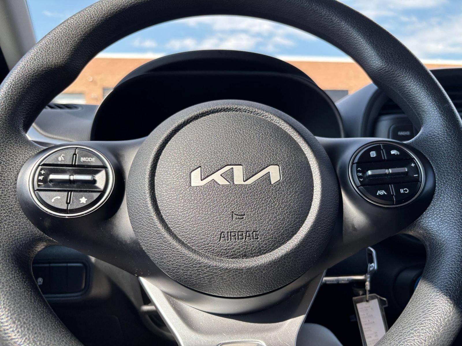 Used 2025 Kia Soul LX w/ LX Technology Package FWD image 25