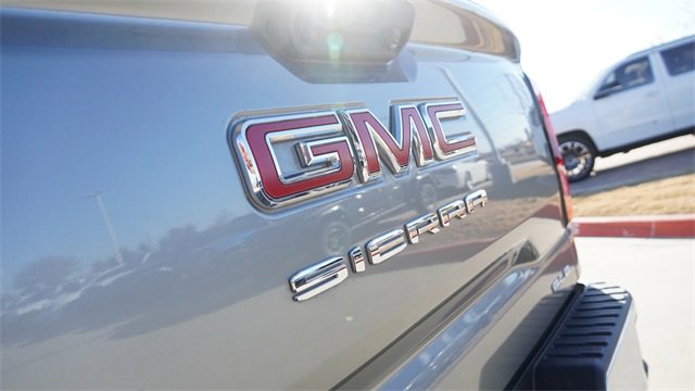 Used 2025 GMC Sierra 1500 SLE image 12
