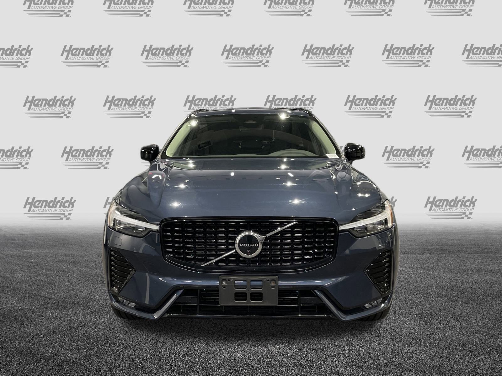 Used 2025 Volvo XC60 B5 Plus image 3