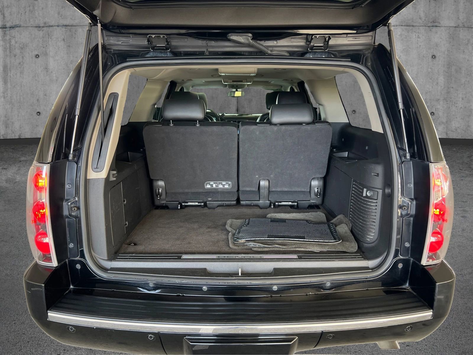 Used 2014 GMC Yukon XL Denali image 13