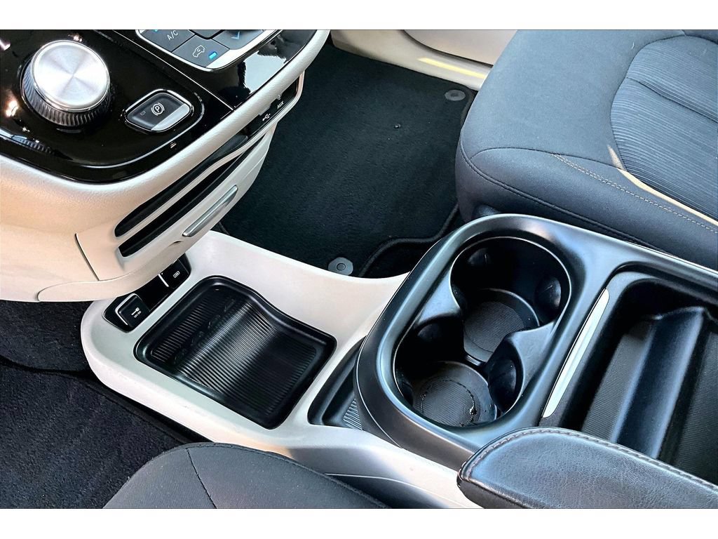 Certified 2019 Chrysler Pacifica Touring Plus FWD image 28