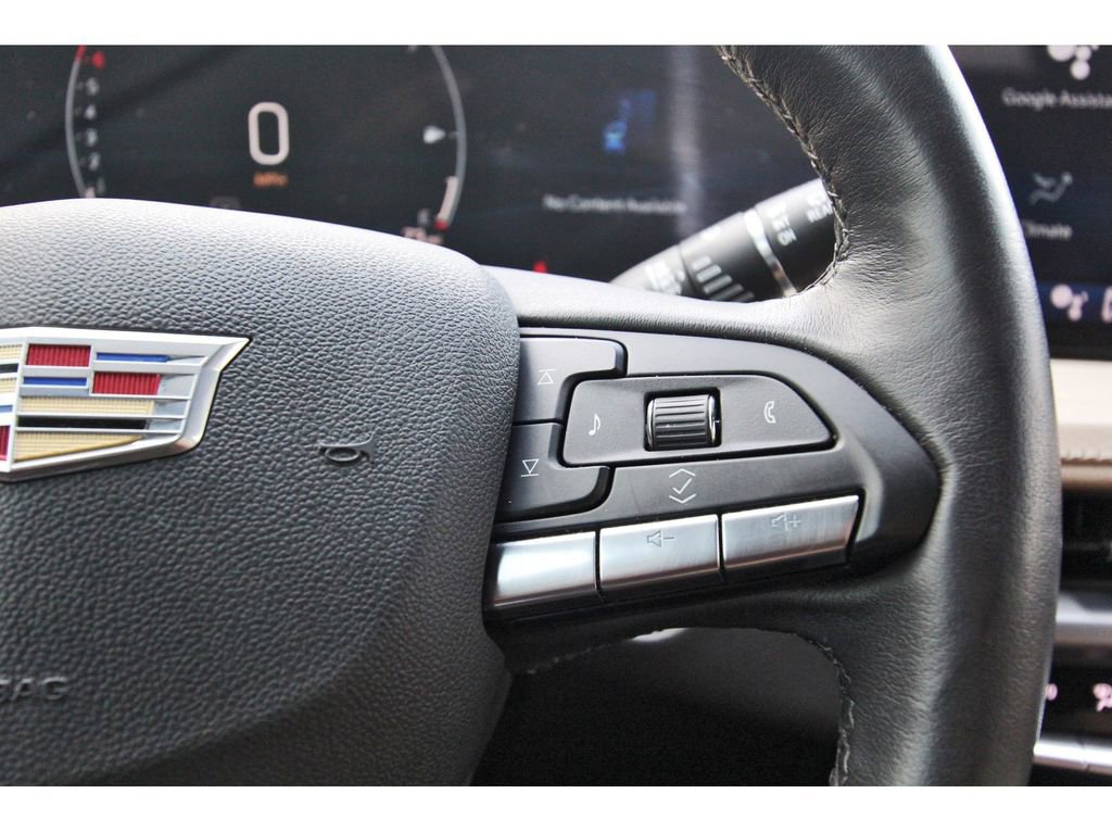 Used 2024 Cadillac XT4 Luxury w/ Cold Weather Package FWD image 16