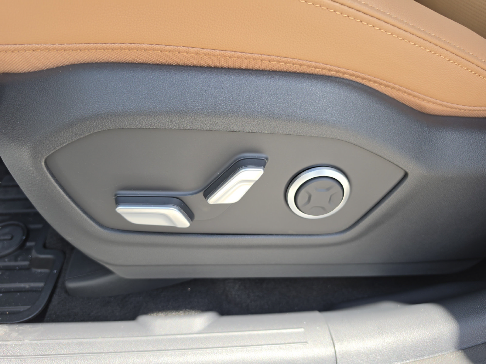 New 2026 Hyundai Santa Fe Limited FWD image 23