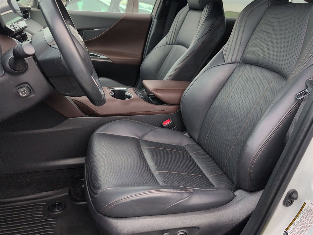 Used 2023 Toyota Venza Limited image 4