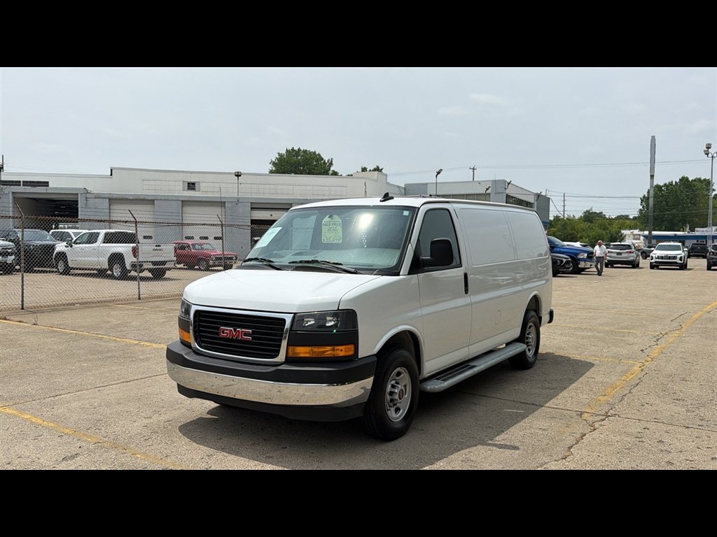 Used 2025 GMC Savana 2500 w/ Driver Convenience Package RWD image 2