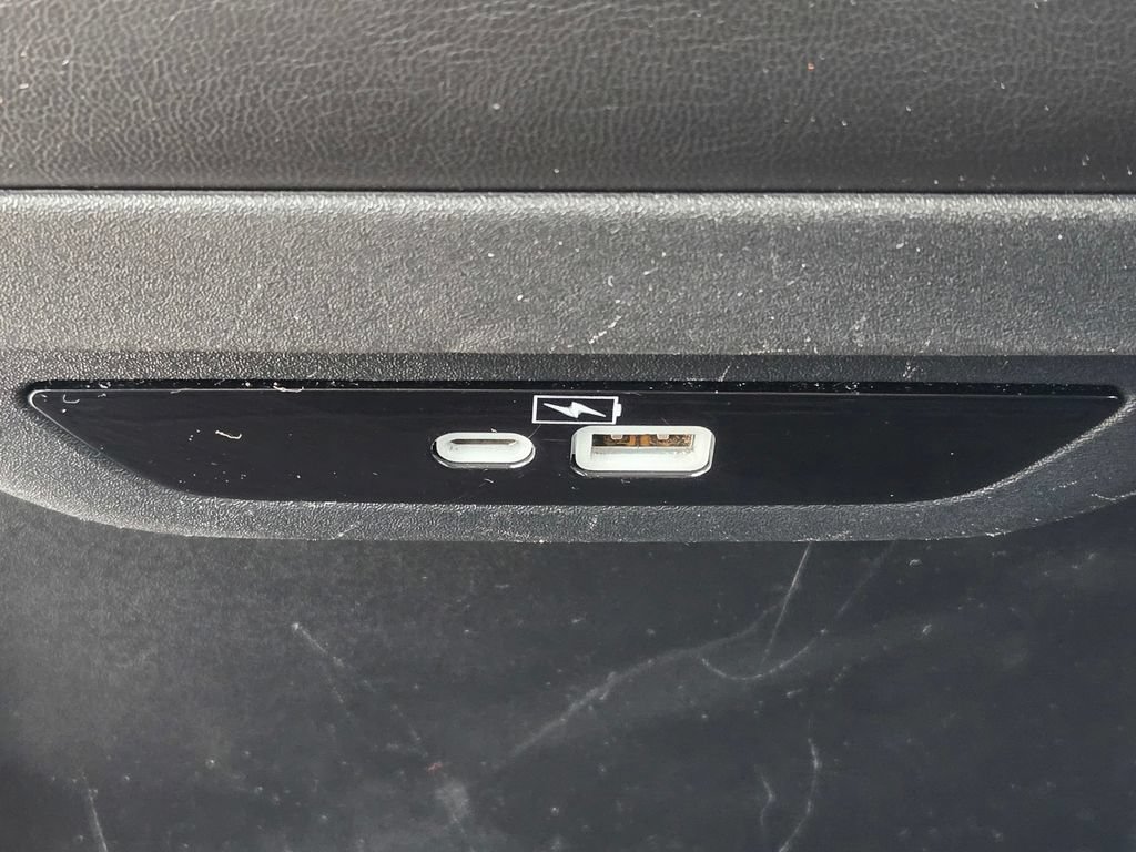 Used 2023 Chrysler Pacifica Touring-L FWD image 27