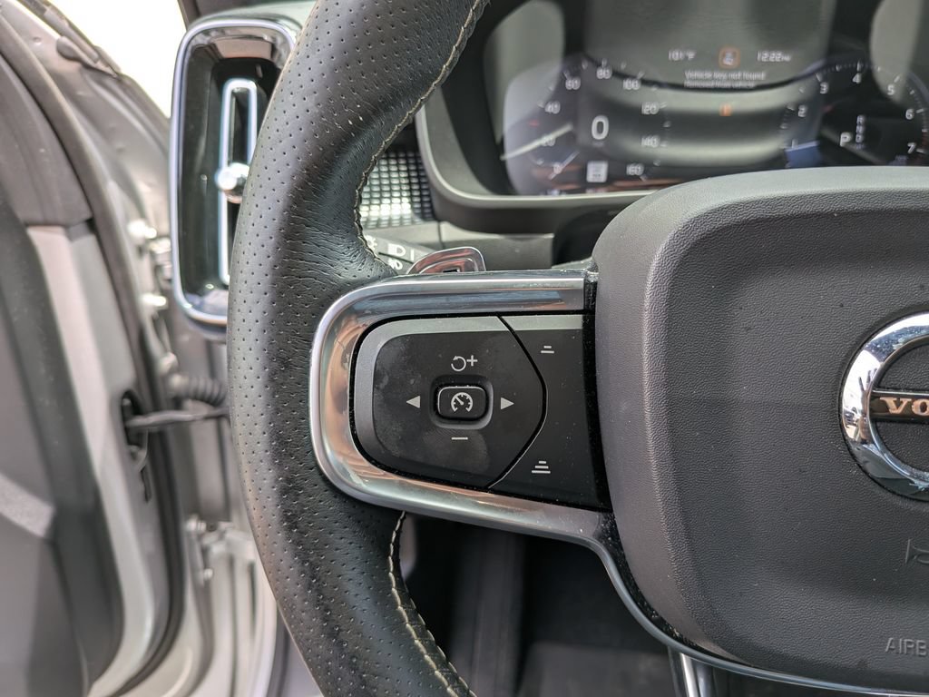 Used 2019 Volvo XC40 T5 R-Design AWD/4WD image 25