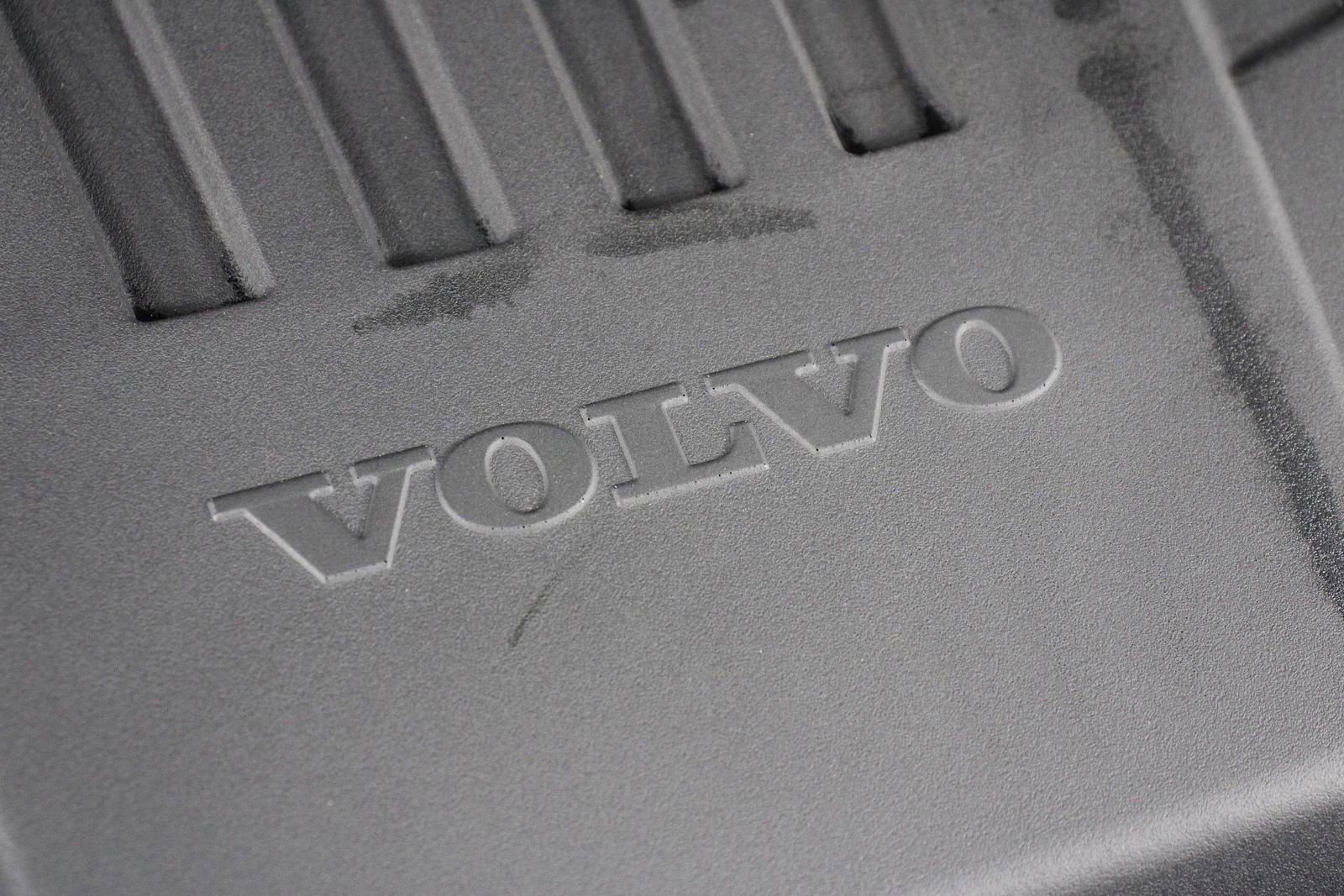 Certified 2025 Volvo V60 B5 Cross Country Plus image 25