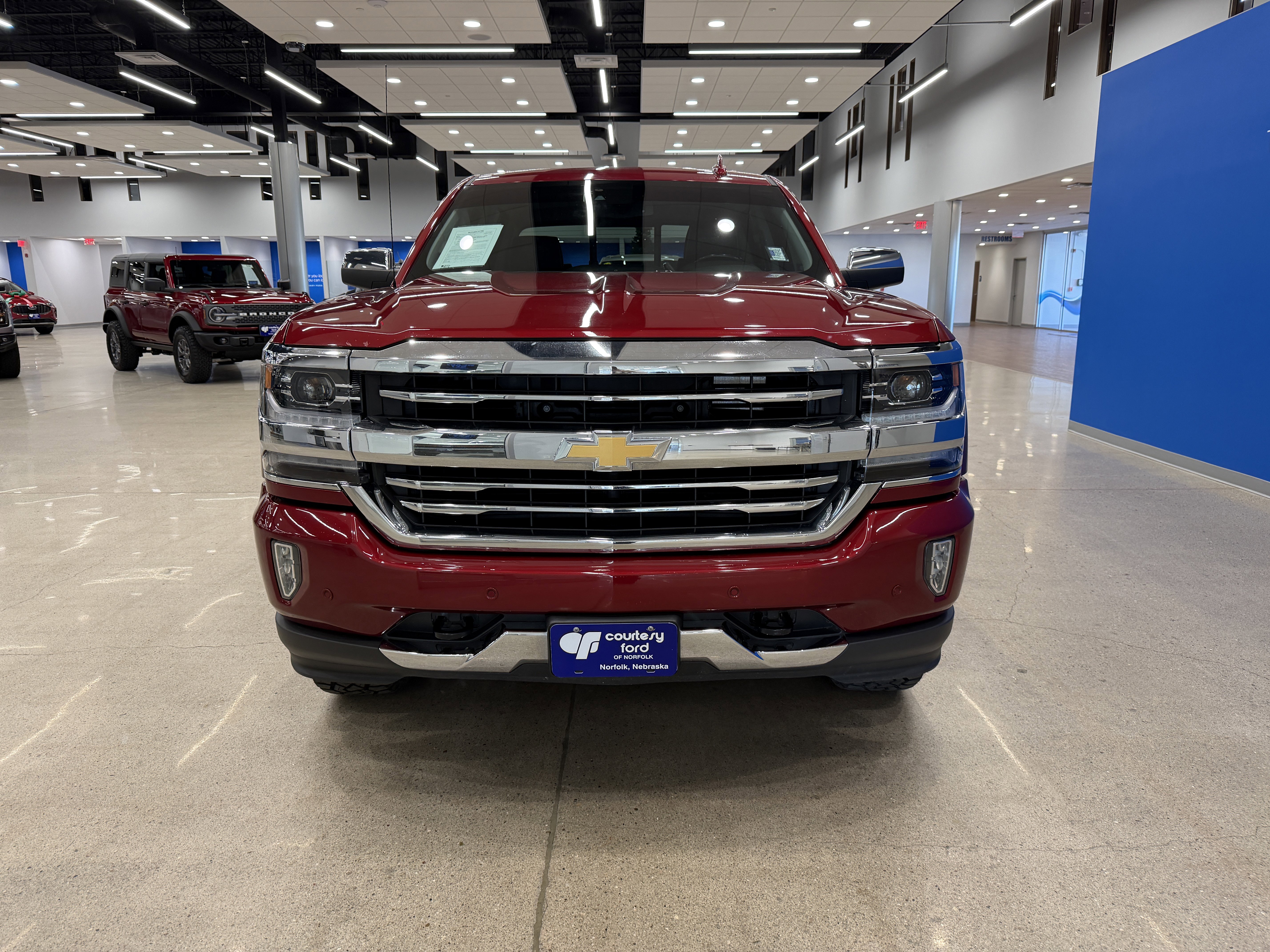 Used 2018 Chevrolet Silverado 1500 High Country image 3