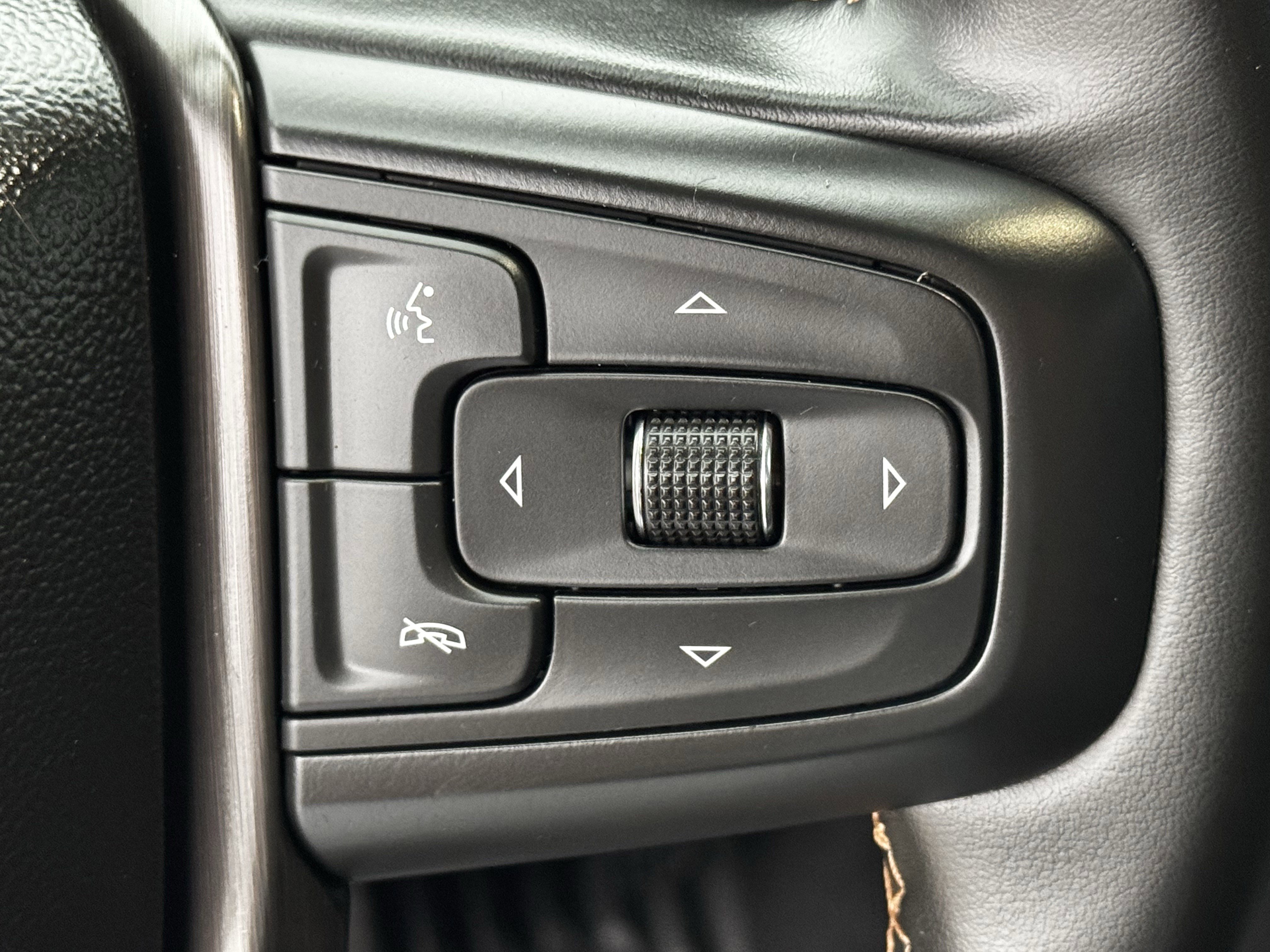 Used 2025 GMC Sierra 2500 AT4 image 25