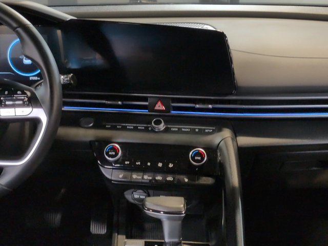 Used 2025 Hyundai Elantra SEL FWD image 16