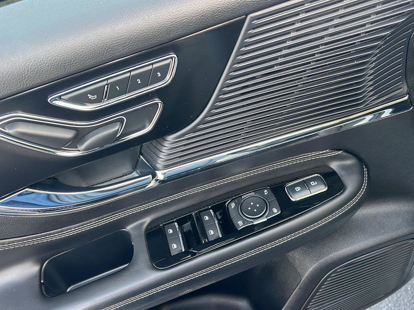 Used 2021 Lincoln Corsair AWD w/ Premium Package image 37