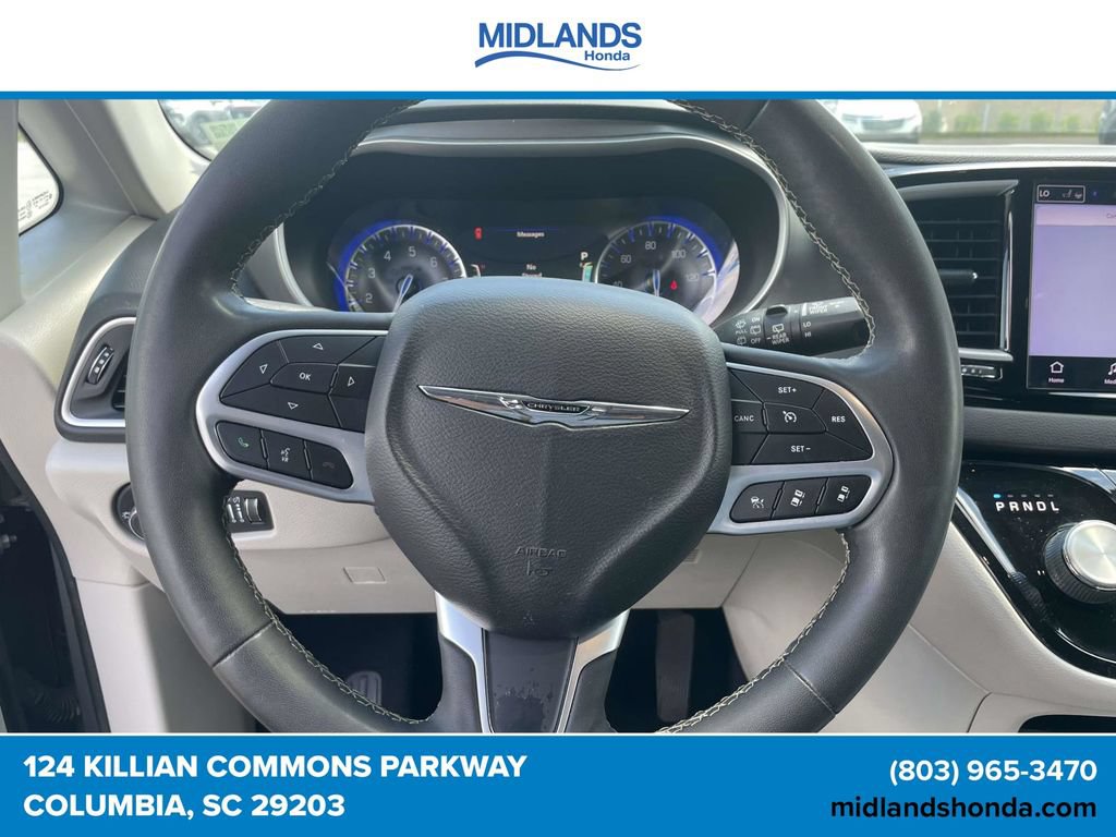 Used 2022 Chrysler Pacifica Touring-L FWD image 30