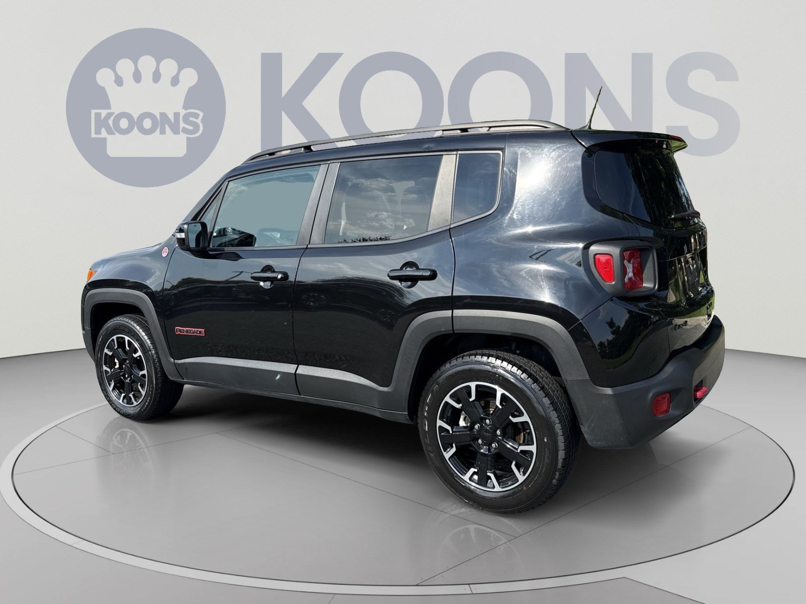 Used 2023 Jeep Renegade Trailhawk AWD/4WD image 4