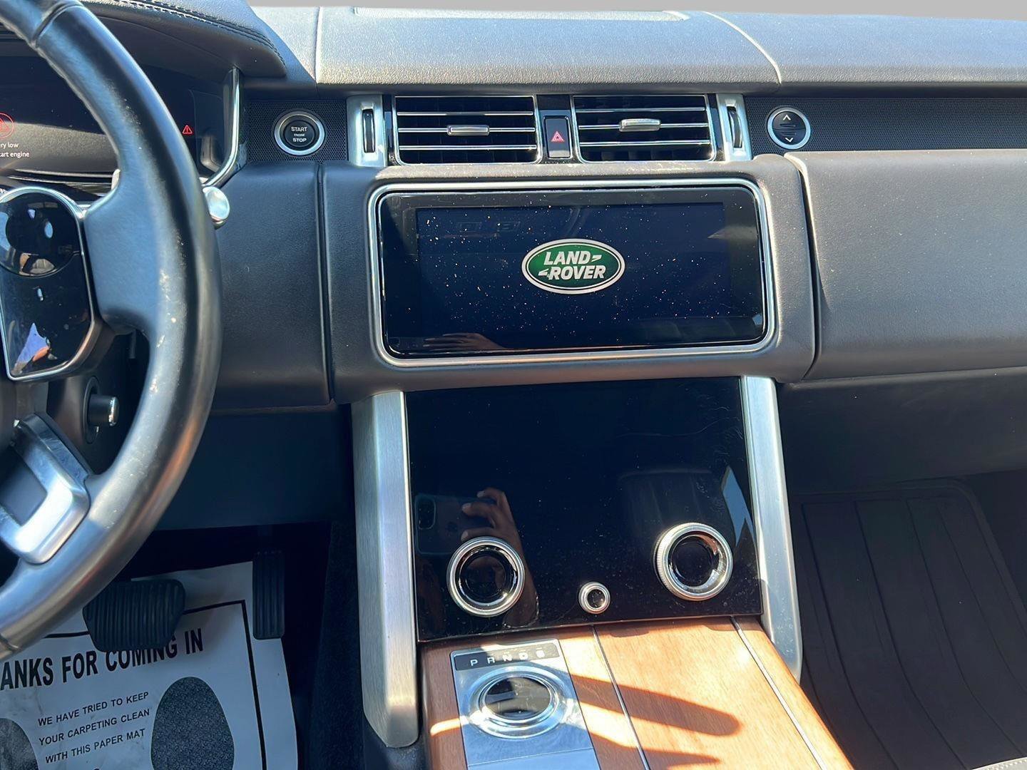 Used 2020 Land Rover Range Rover HSE image 17