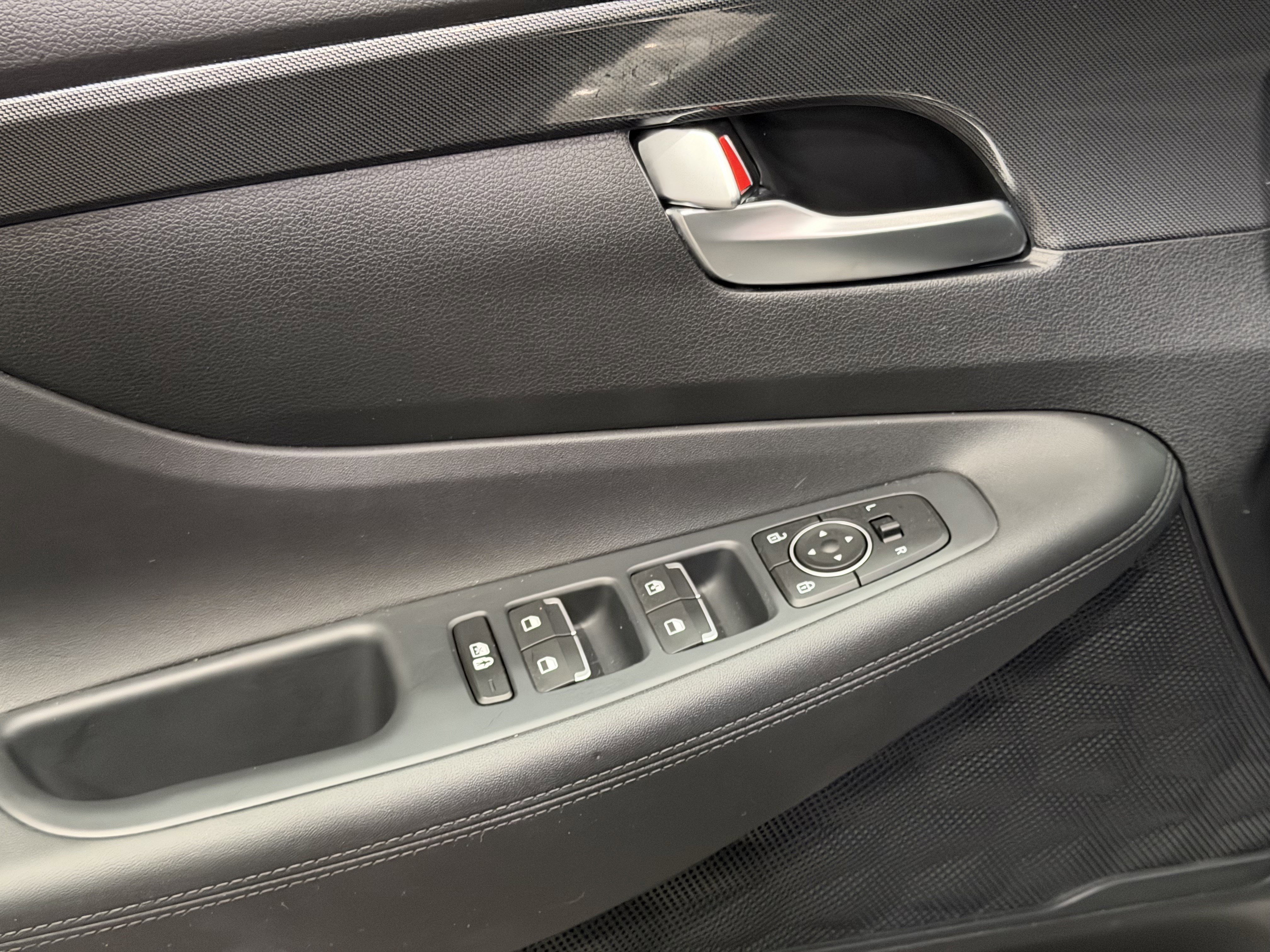 Used 2023 Hyundai Santa Fe SE image 11