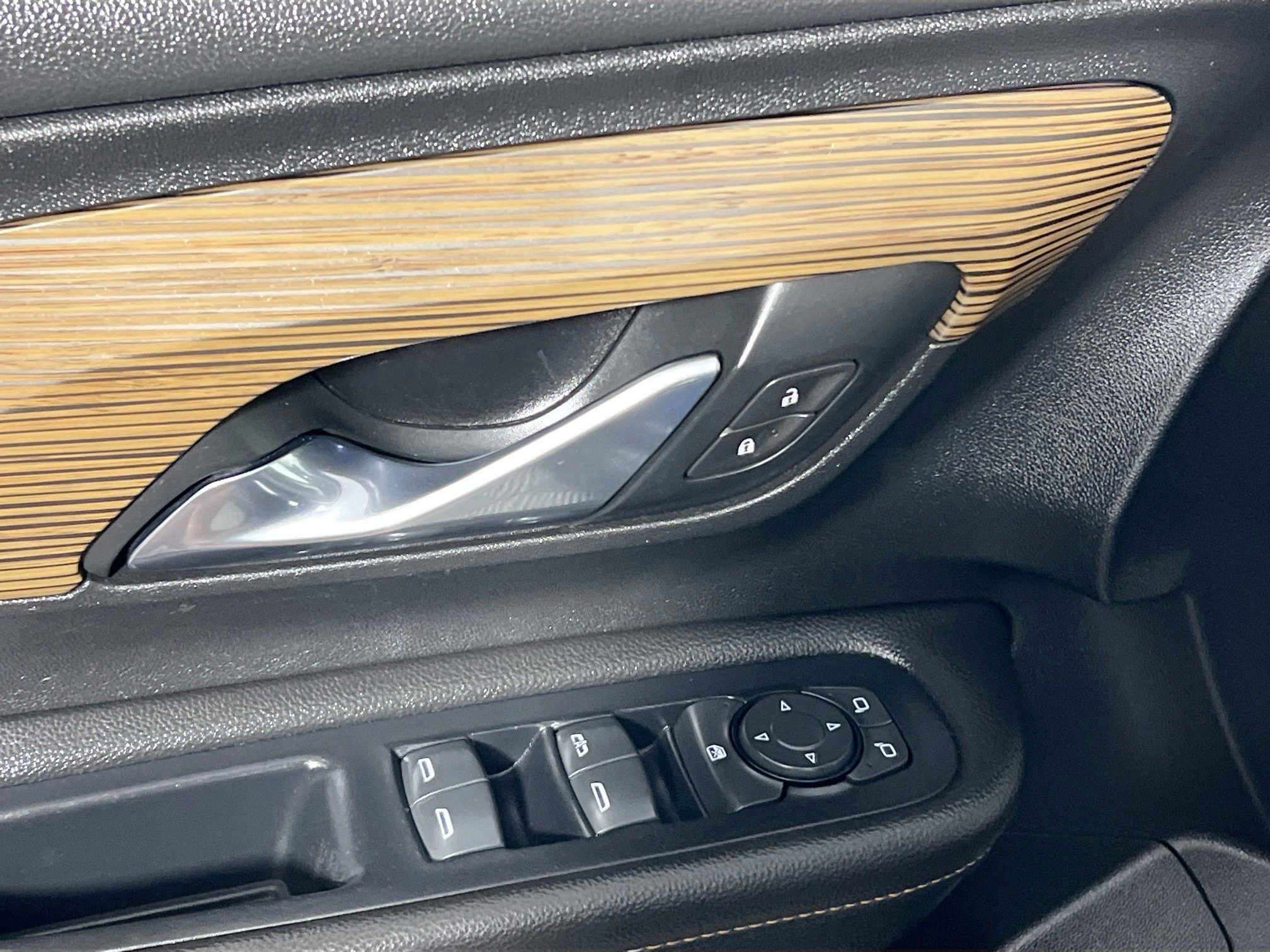 Used 2020 GMC Terrain SLE image 16