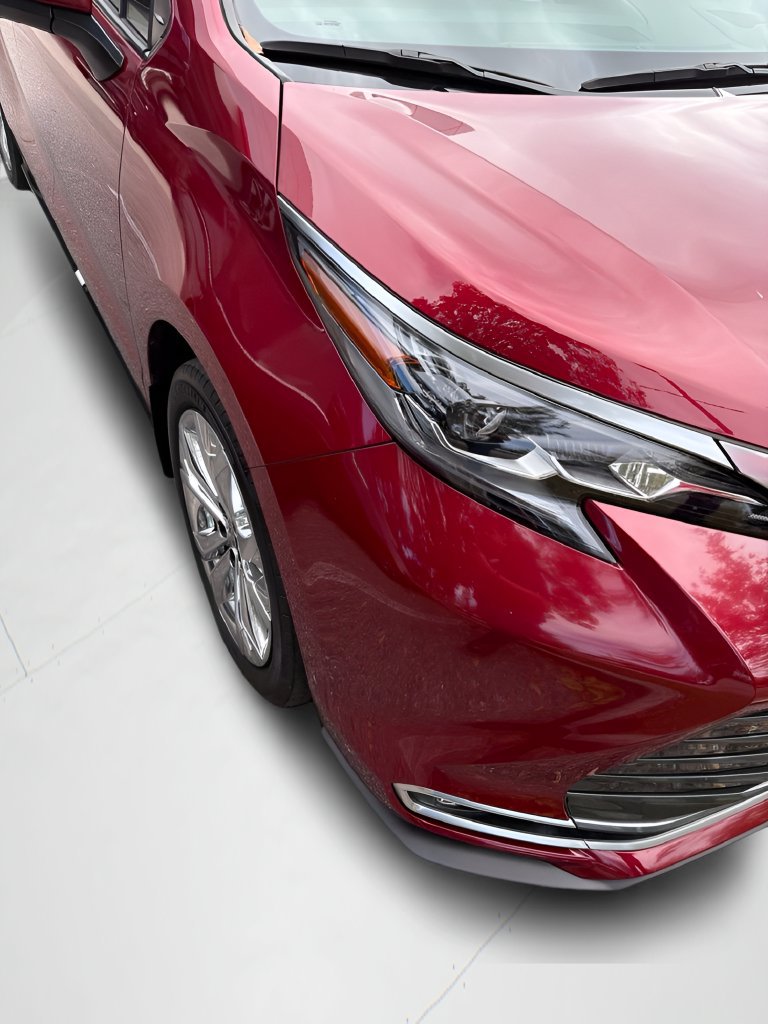 Used 2024 Toyota Sienna Platinum FWD image 9