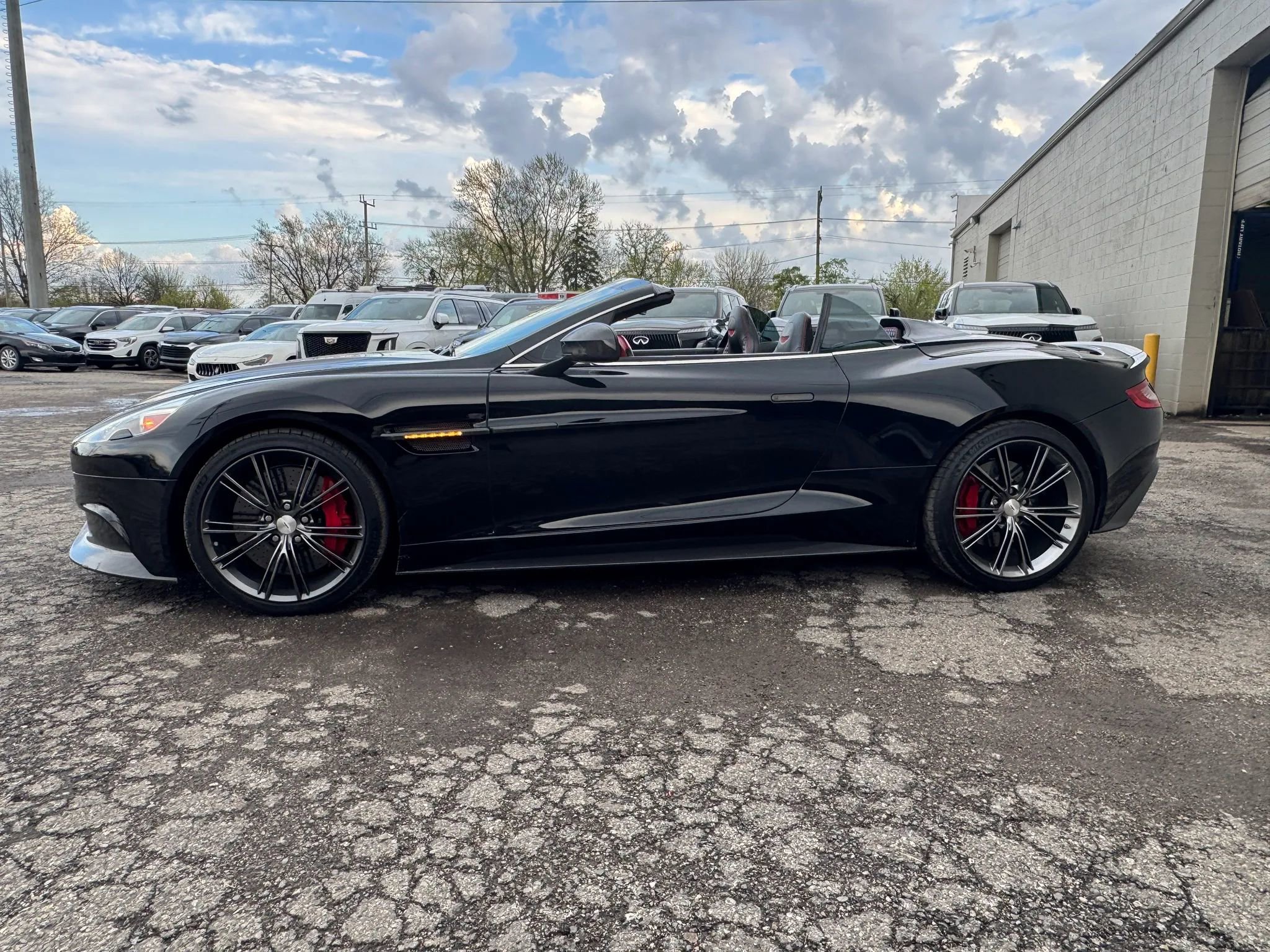 Used 2014 Aston Martin Vanquish Volante RWD image 30