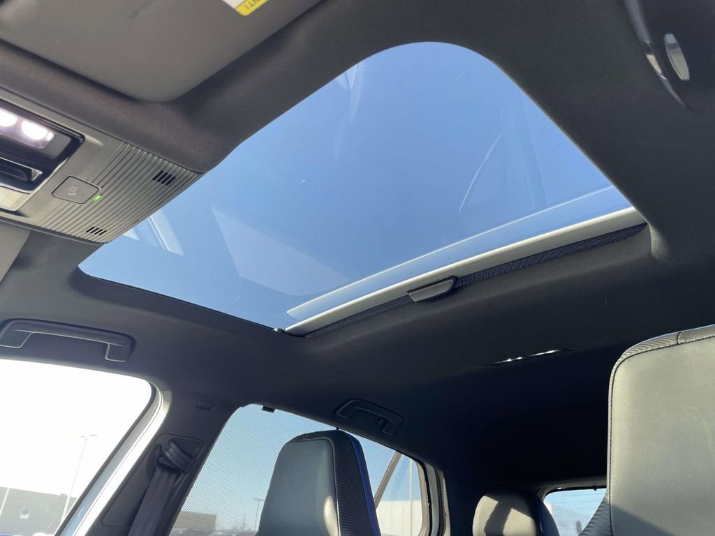 Used 2024 Volkswagen Golf R image 9