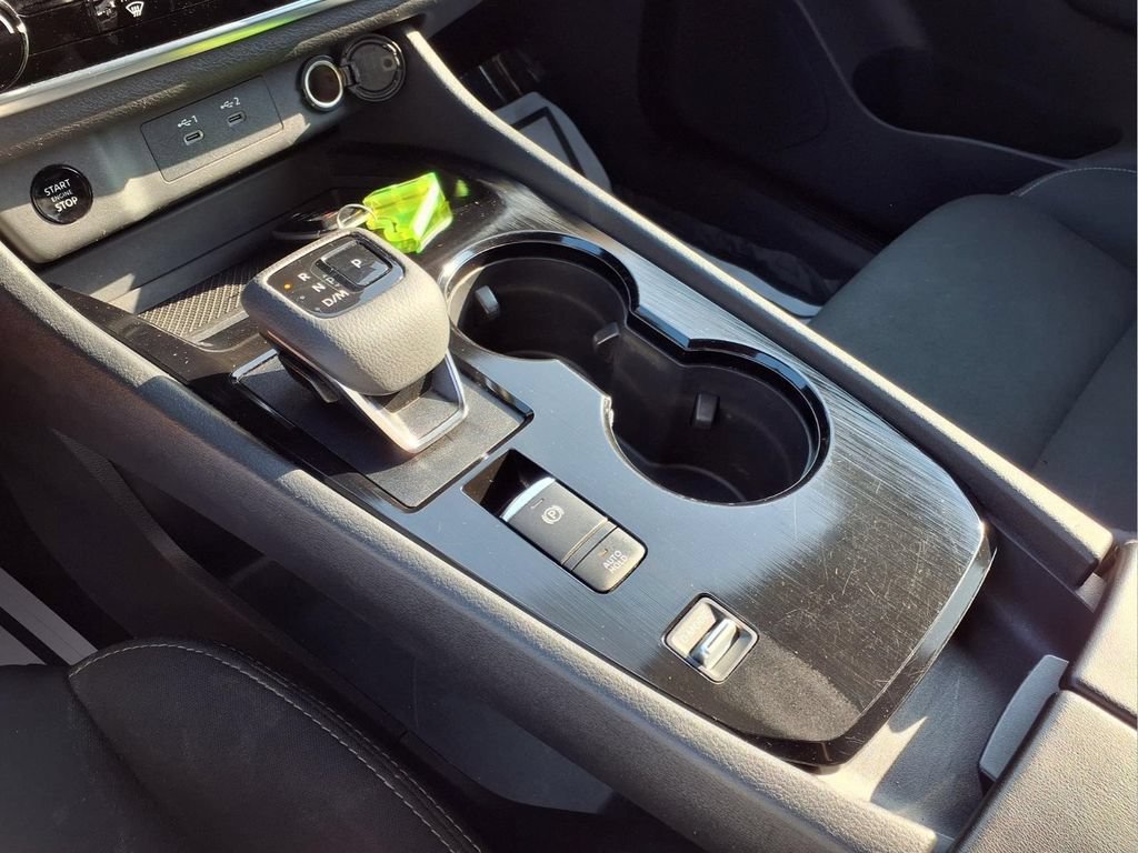 Used 2024 Nissan Rogue S FWD image 15