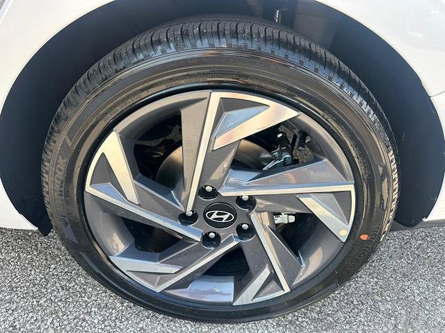 New 2025 Hyundai Elantra Limited image 12