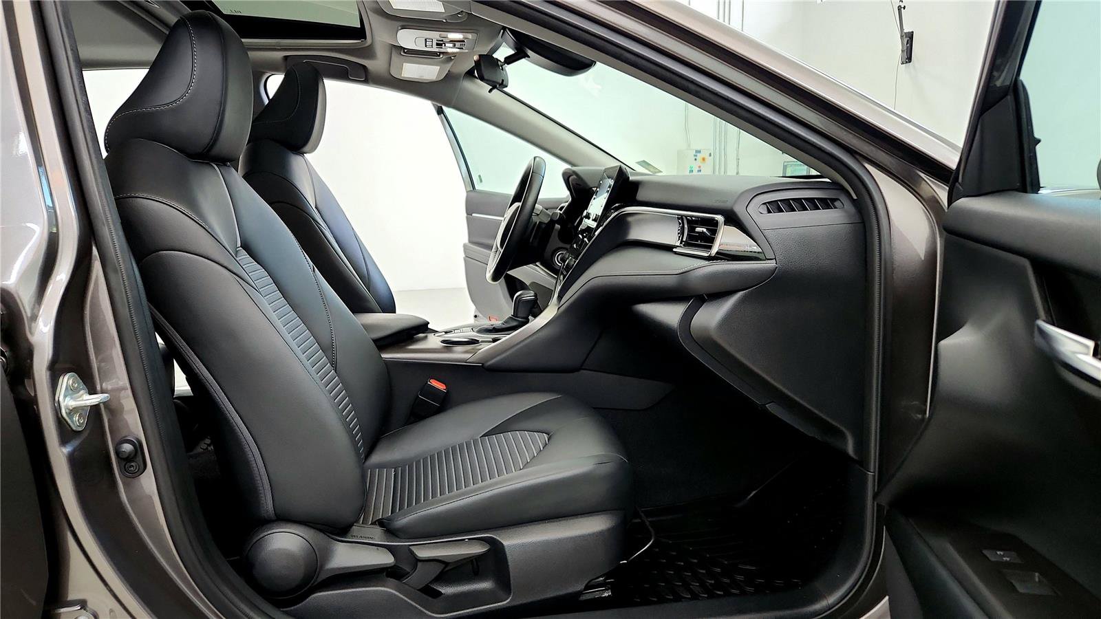 Used 2023 Toyota Camry SE image 17