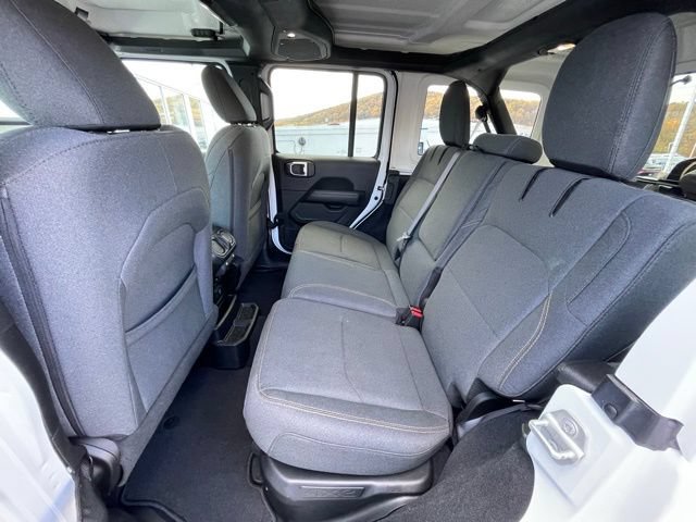 Used 2024 Jeep Wrangler Unlimited Sahara AWD/4WD image 32
