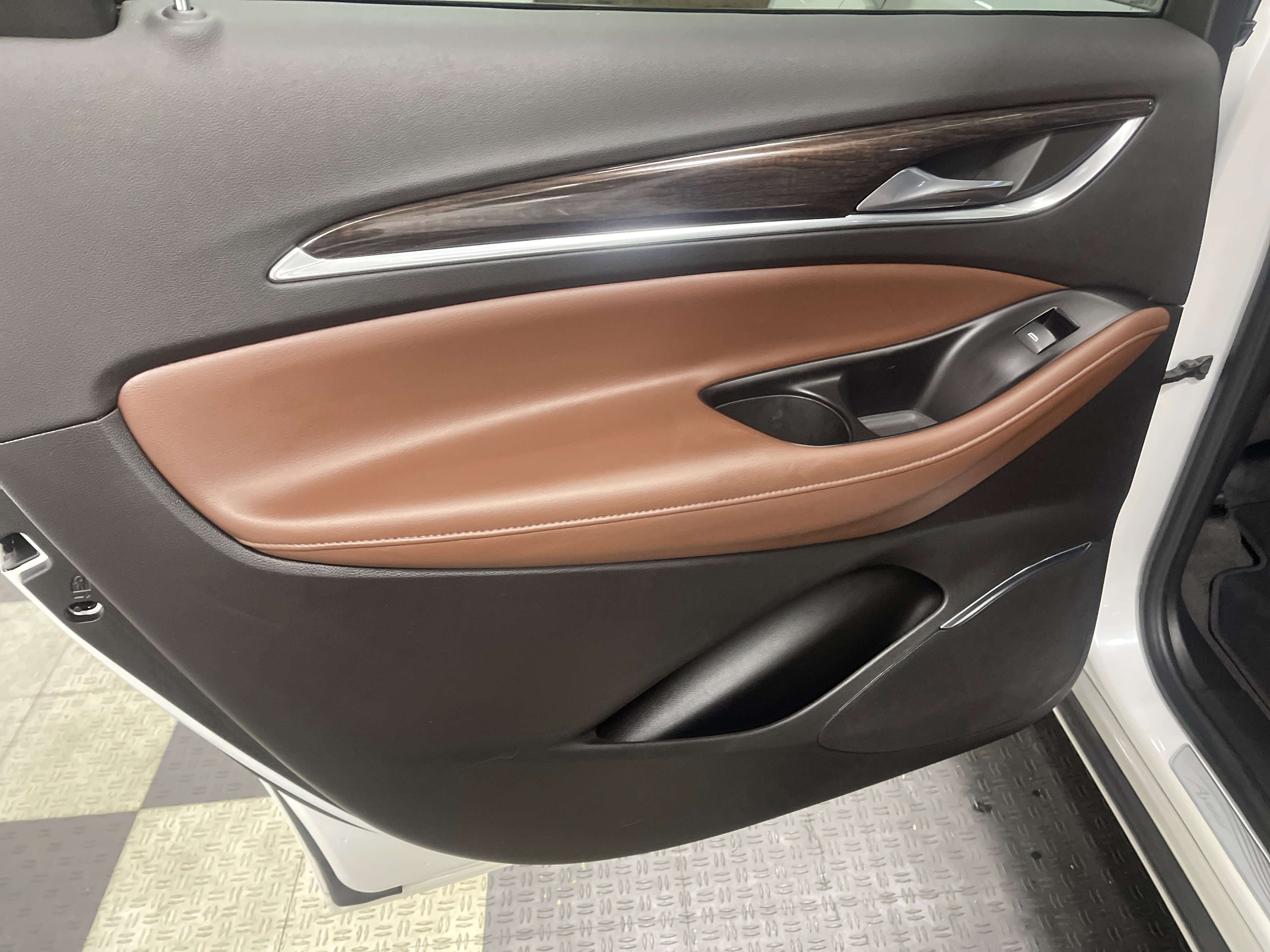 Used 2019 Buick Enclave Avenir FWD image 17