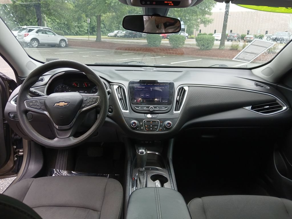 Used 2020 Chevrolet Malibu LT FWD image 13