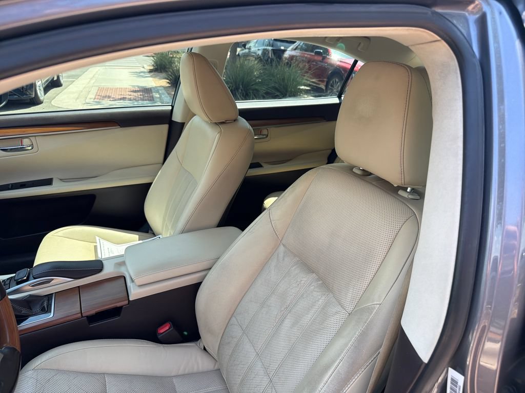 Used 2016 Lexus ES 300h w/ Luxury Package w/Wood Trim FWD image 20