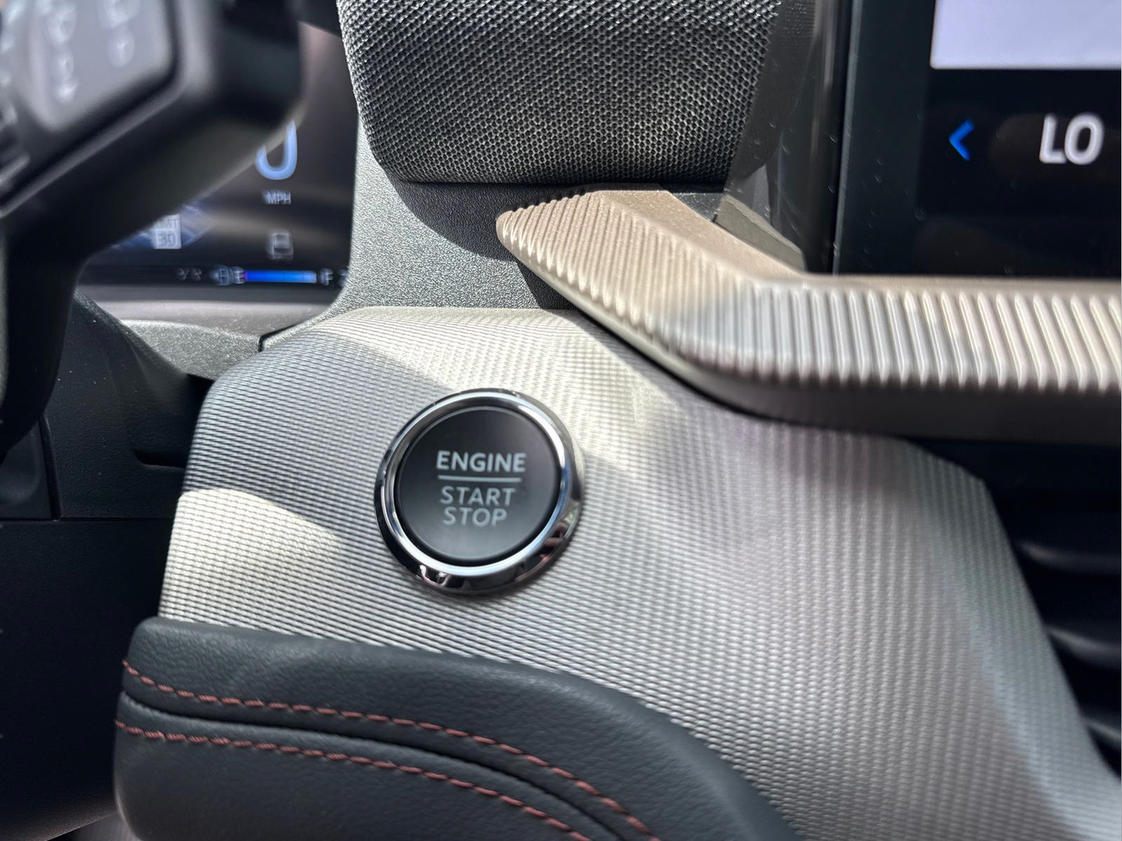 Used 2025 Ford Explorer Active RWD image 23