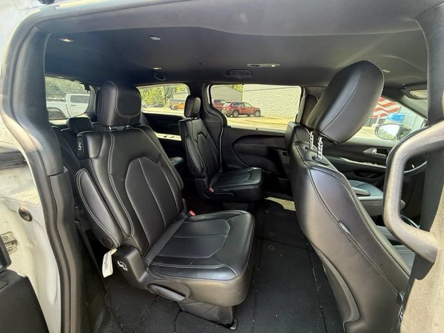 Used 2025 Chrysler Pacifica Select FWD image 8