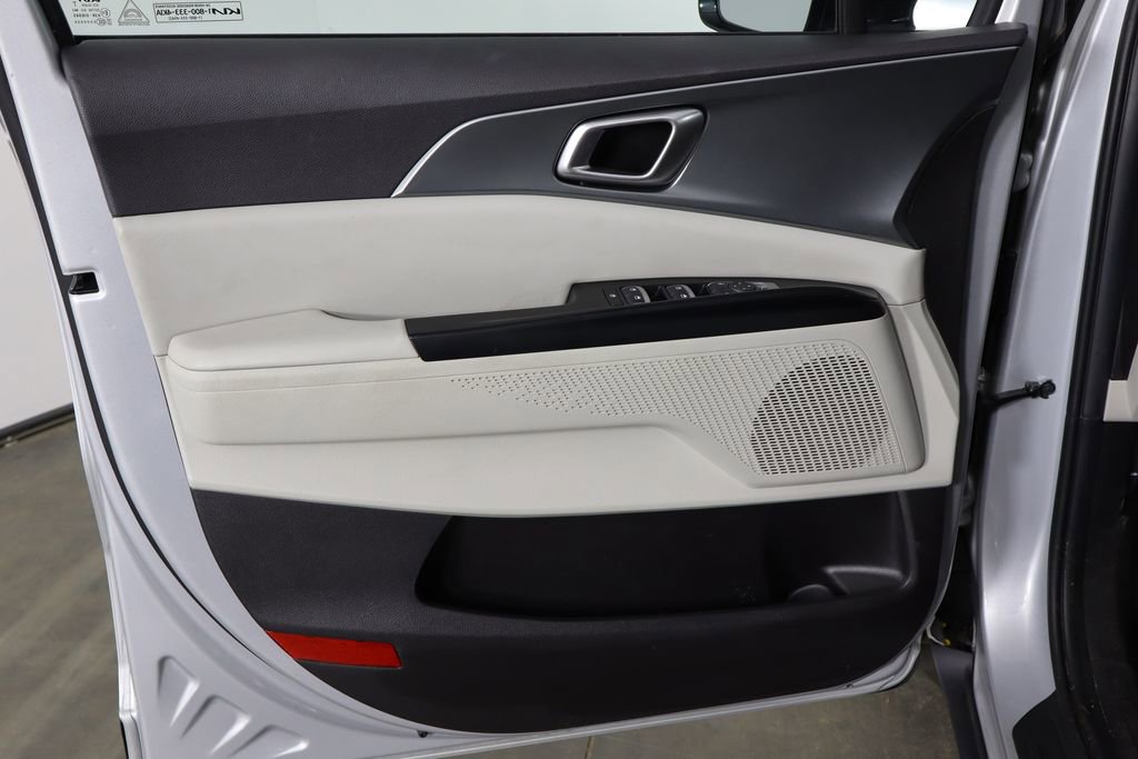 Used 2022 Kia Carnival LX FWD image 20