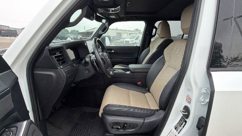 Used 2024 Lexus GX 550 AWD/4WD image 13