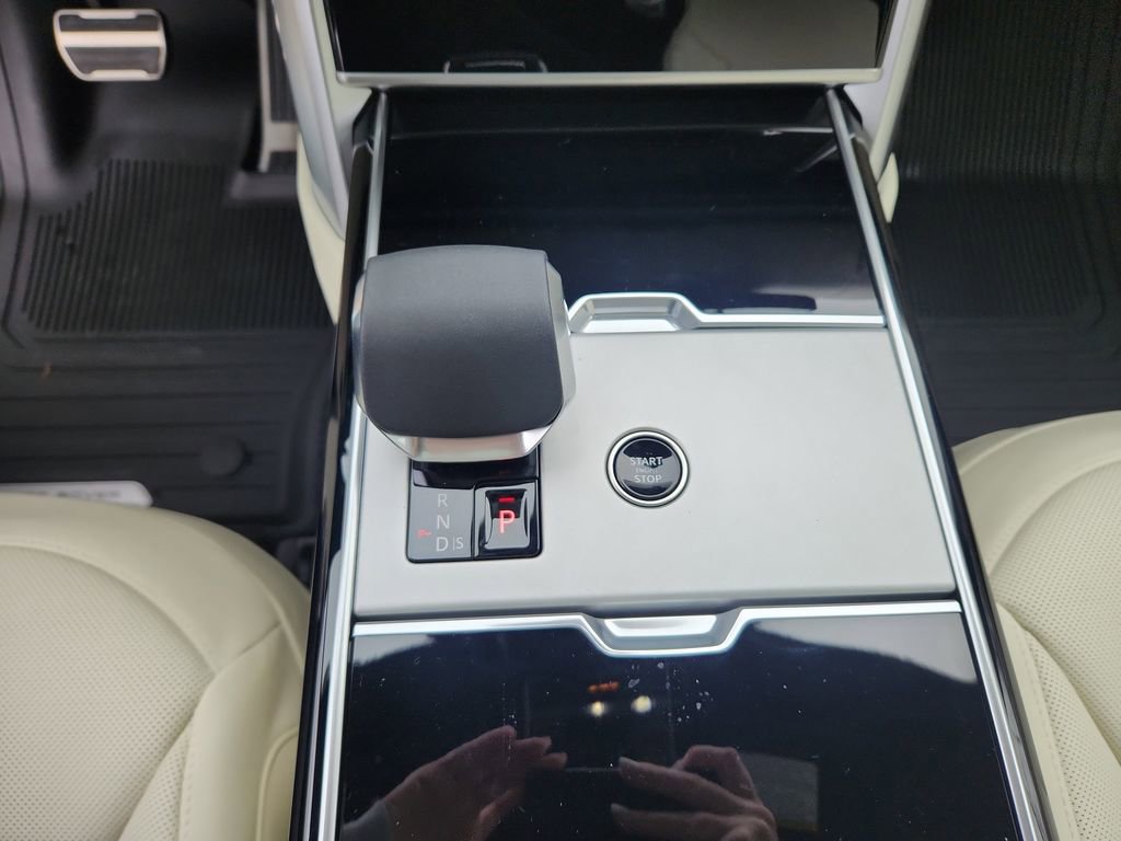 New 2026 Land Rover Range Rover Long Wheelbase SE image 16