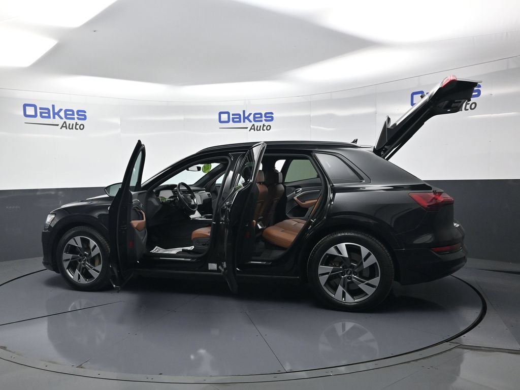 Used 2022 Audi e-tron Premium w/ Convenience Plus Package AWD/4WD image 53