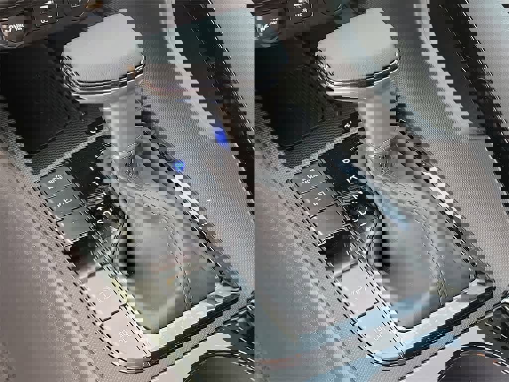 New 2025 Hyundai Elantra SEL image 32