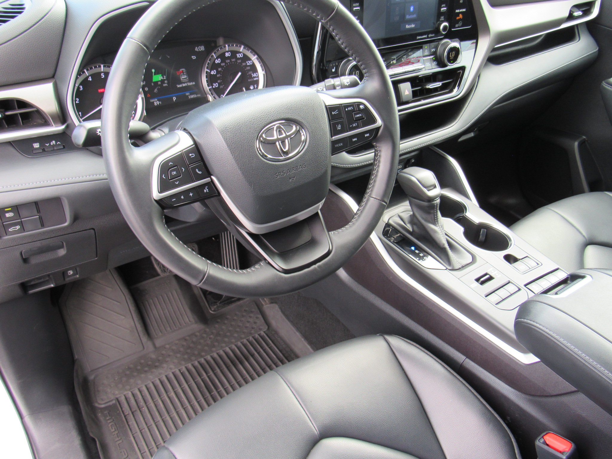 Used 2022 Toyota Highlander XLE AWD/4WD image 13