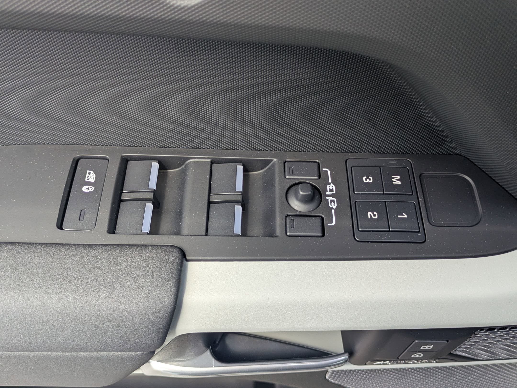 Certified 2024 Land Rover Defender 110 X-Dynamic SE AWD/4WD image 22